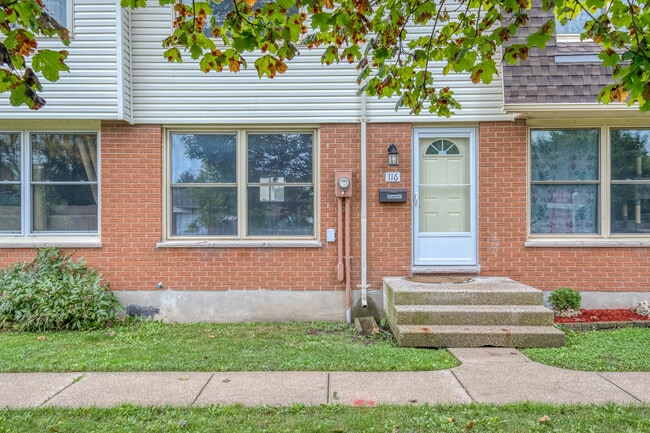 Photo - MODERN THREE BEDROOM CONDO TOWNHOME CLOSE TO WHITEOAKS MALL Unit 116