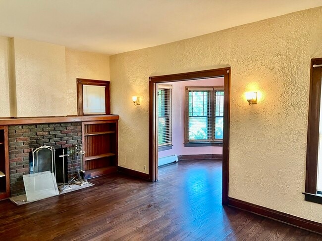 Photo - 1701 Victoria Ave