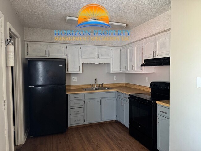 Photo - 900 Stevens Ct NE