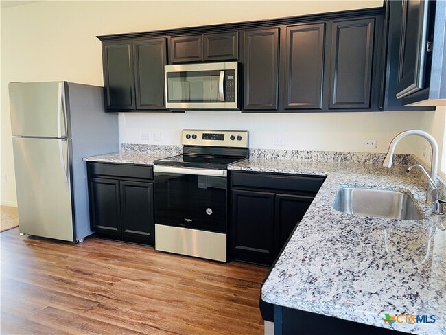 Photo - 532 Peony Ct