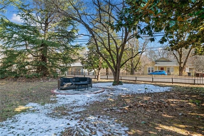 634 S Main St