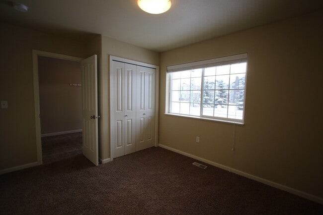 Photo - 3 Bedroom Condo close to JBER!