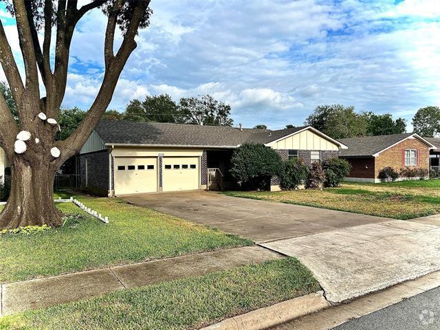 Building Photo - 1203 Blanton Dr Rental