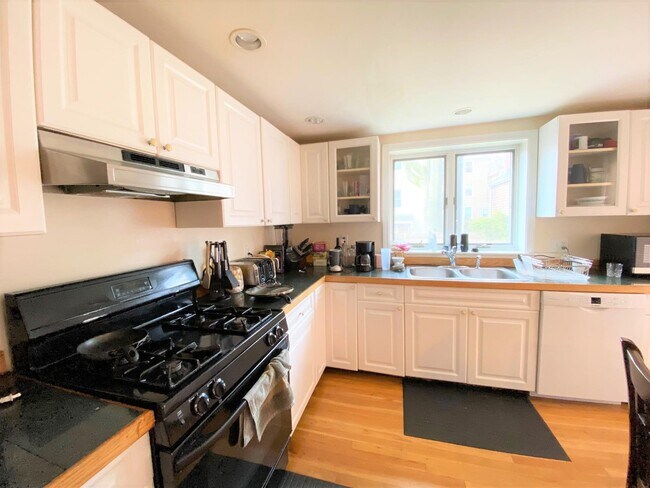 Photo - 24 Watson St