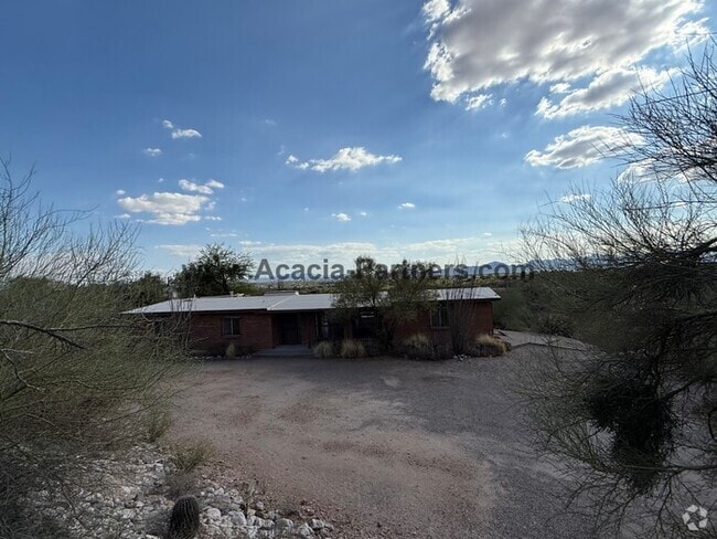Building Photo - Fantastic City View and Pool Rental