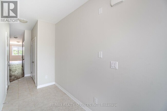 Photo - 249 Louise St.