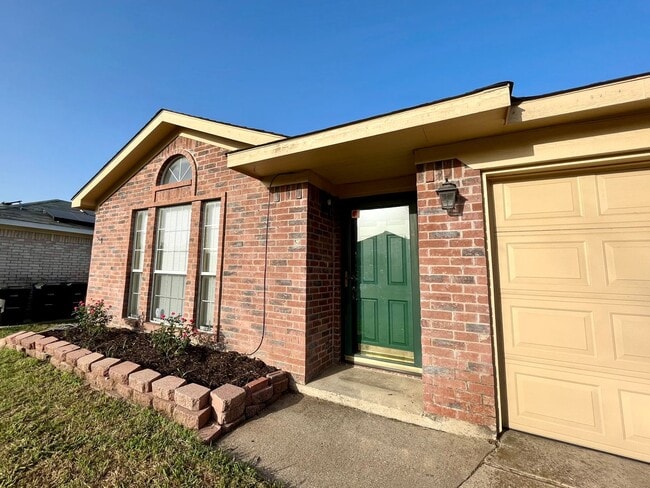 Building Photo - COMING SOON! Rental
