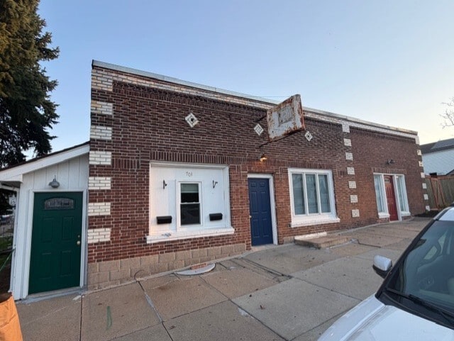 Building Photo - 701 Pierce St