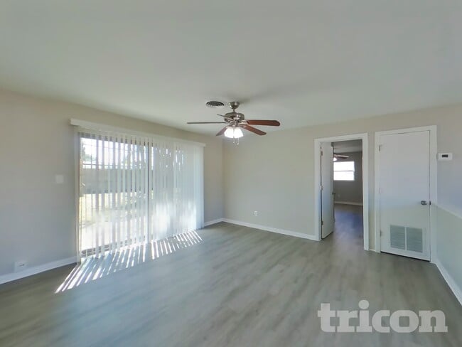 Photo - 1122 Ibsen Ave