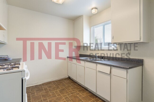 Photo - 2937 42nd St