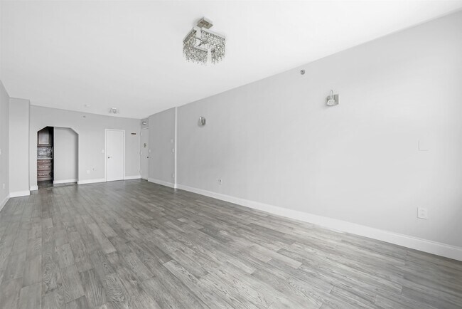 Photo - 45 River Dr S Unidad 2007