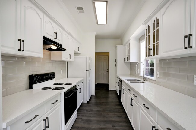 Photo - 12818 Chamberlain Dr