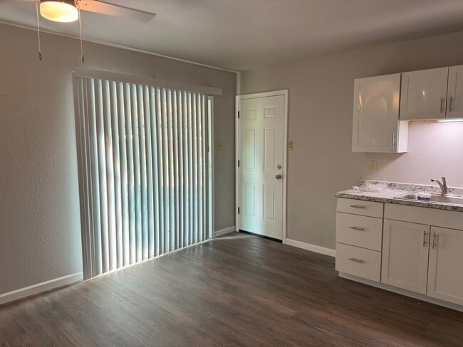 Photo - 226 Park Ln