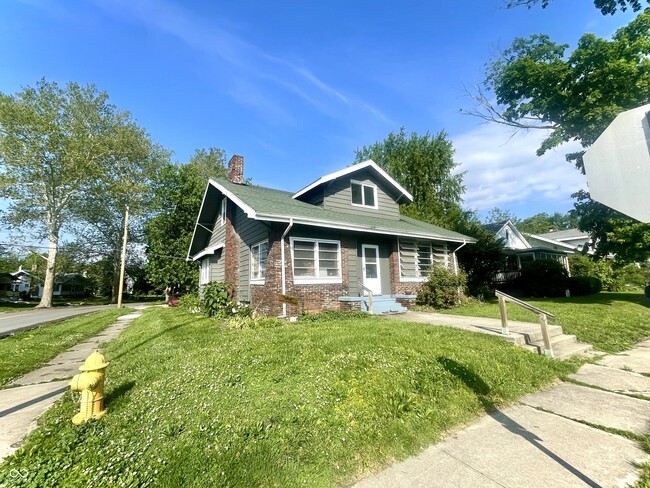 Building Photo - 501 N Alameda Ave