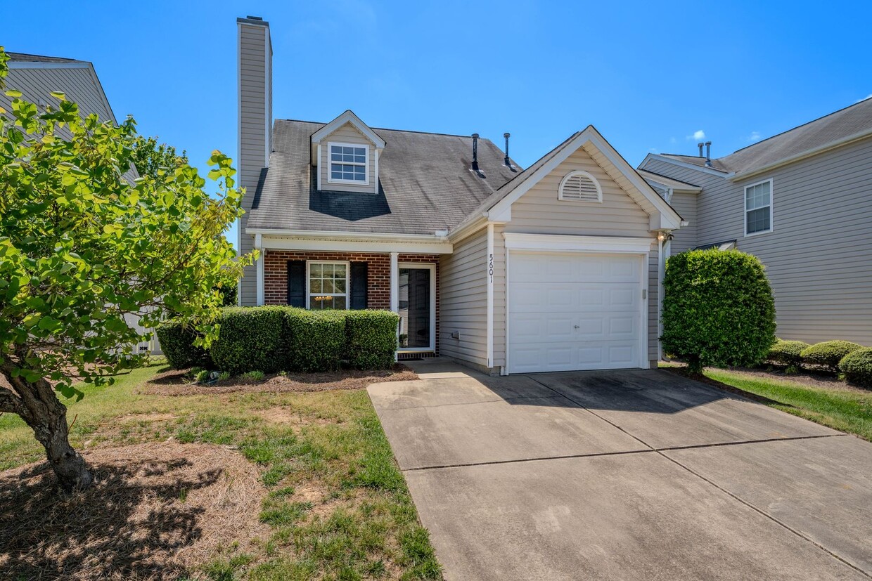 Available Now! 3-bedroom home with off str... - Available Now! 3-bedroom home with off str...