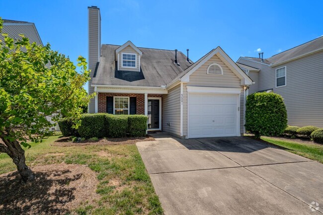 Building Photo - Available Now! 3-bedroom home with off str...