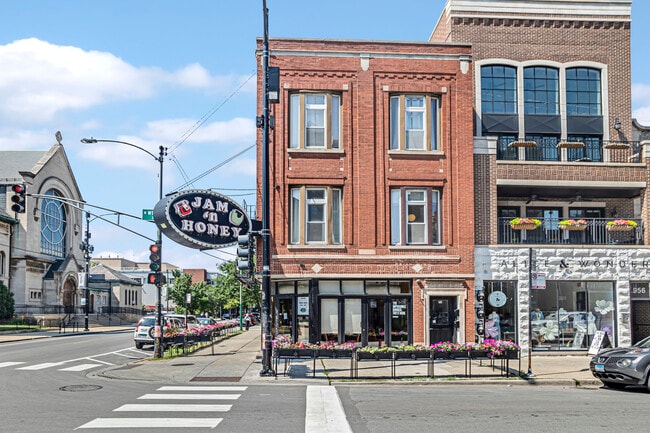 Building Photo - 958 W Webster Ave Unit 3F Rental