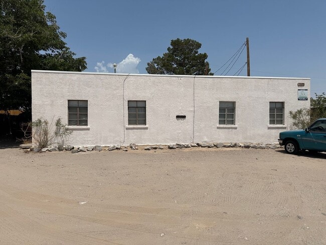 Building Photo - 2105 Jordan Rd Unit 1