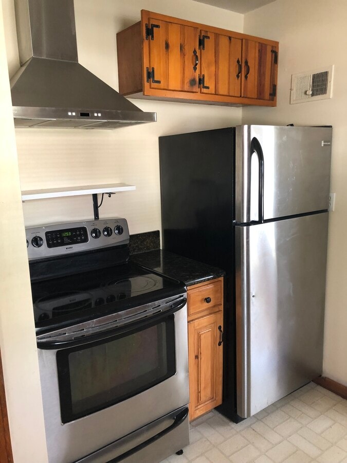 Photo - 107 N 1st St