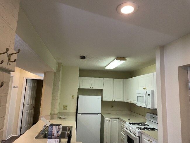 Photo - 1662 Summit St Unidad A3