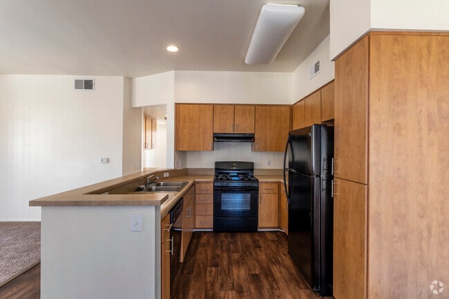 2 BR, 2 A - 950 SF