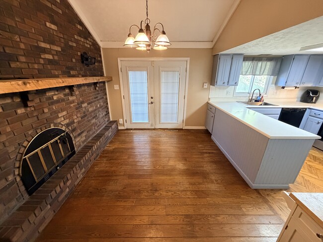 548 Queenswood Dr