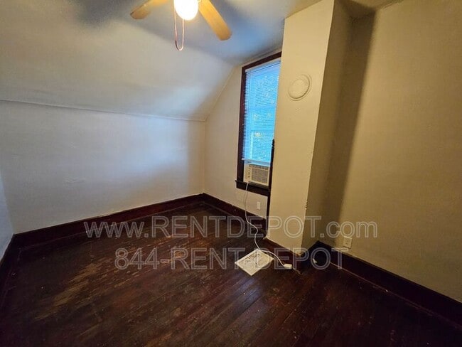 Photo - 308 E Iowa St