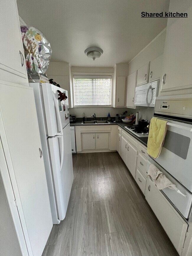 Photo - 1641 Armacost Ave Unit 2