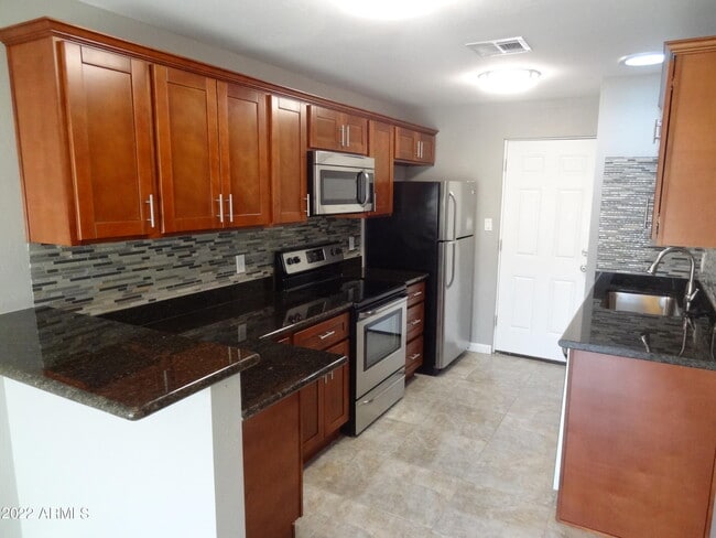 Building Photo - 3026 E Brill St Unit 4