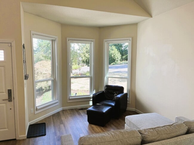 Photo - Bright & Spacious 3-Bedroom Home – Ideal f...