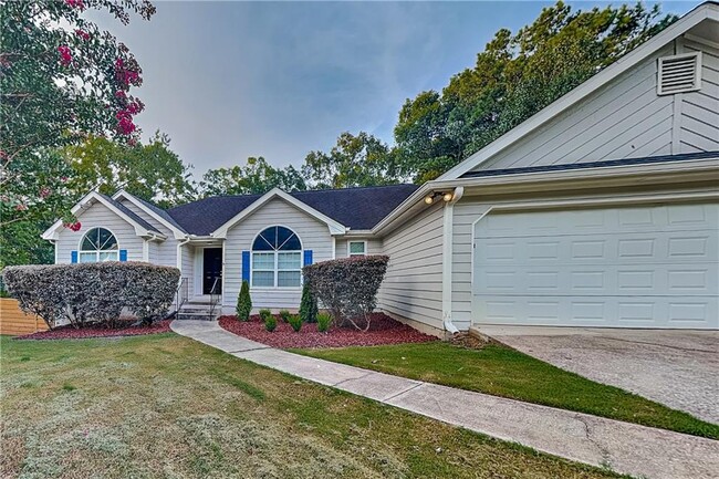 Building Photo - 985 Crystal Water Dr SE