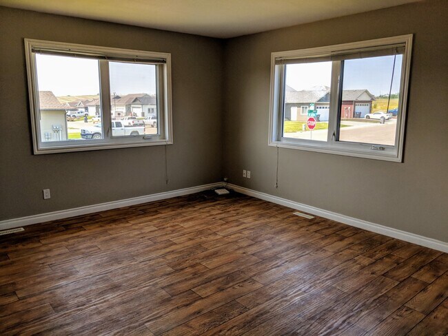 Photo - 805-888 88 Ave