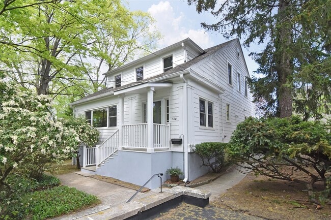 Photo - 120 Scarsdale Rd House