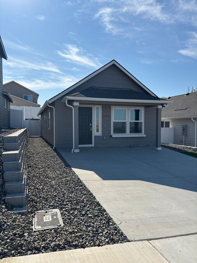 New Single Level Home in SunRidge Community - New Single Level Home in SunRidge Community