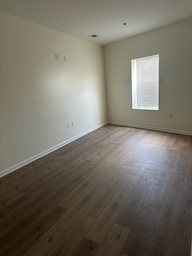 Photo - 177 Avenel St Unidad 1B