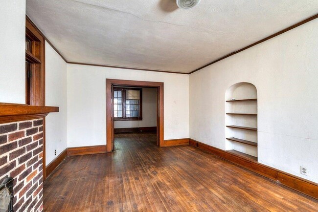 Photo - 25 W Charlotte Ave