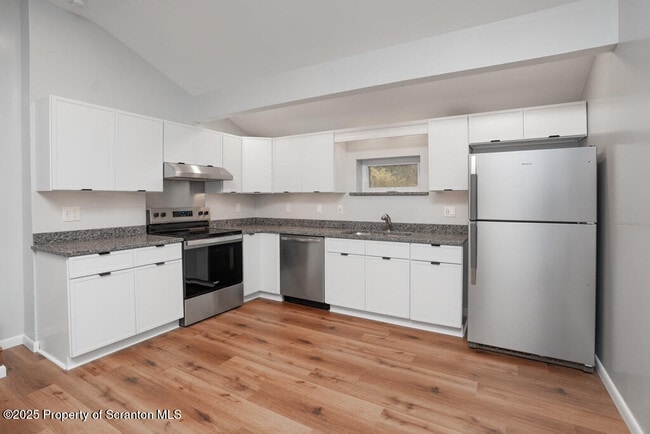 Photo - 240 Craig Rd