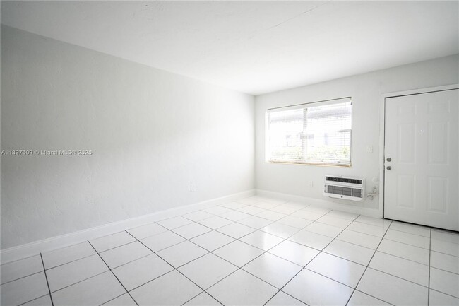 Photo - 7829 Carlyle Ave Unit 4