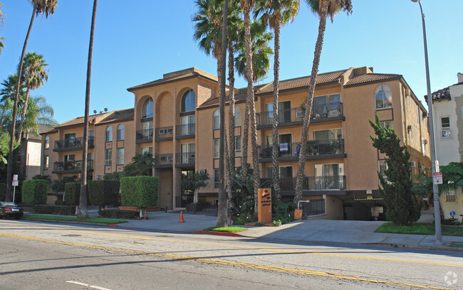 Hollywood Villa Apartments - Hollywood Villa Apartments