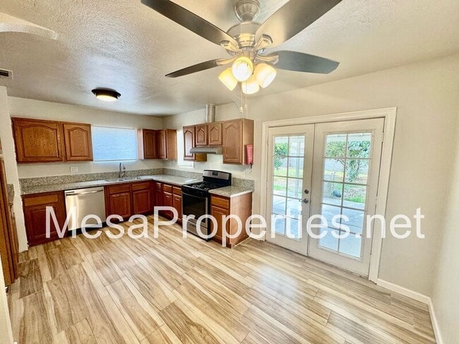 Photo - 1040 Muir Ave