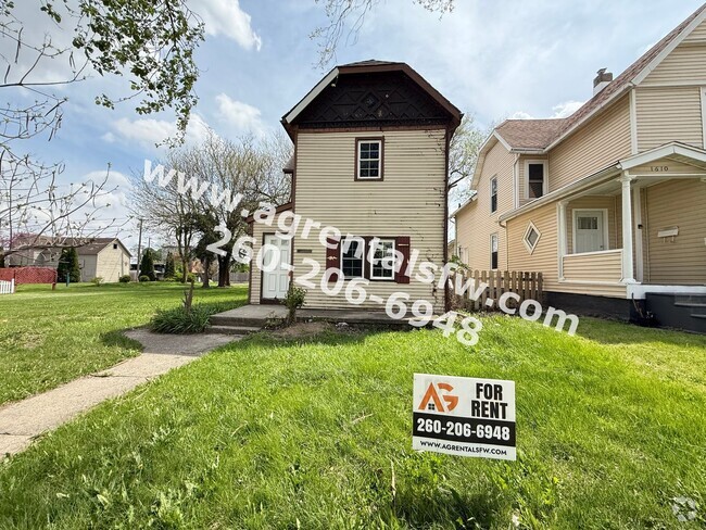 Building Photo - 3 Bedroom House