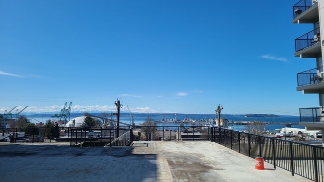 Courtyard Navy & Sound View - 2824 Grand Ave Unit A201