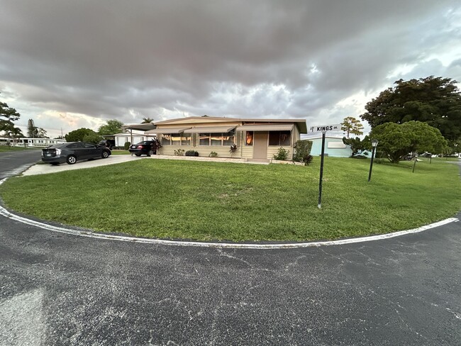 Building Photo - 8888 Kings Dr