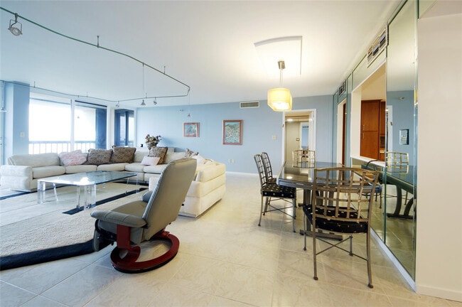 Photo - 2480 Presidential Way Unidad 1903