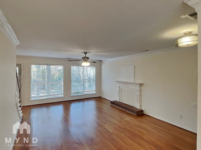10002 Gardendale Ct