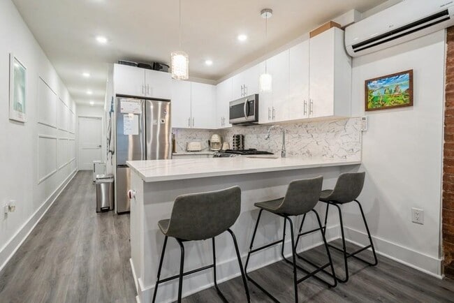 Photo - 1028 Hudson St Unidad B1 Rental