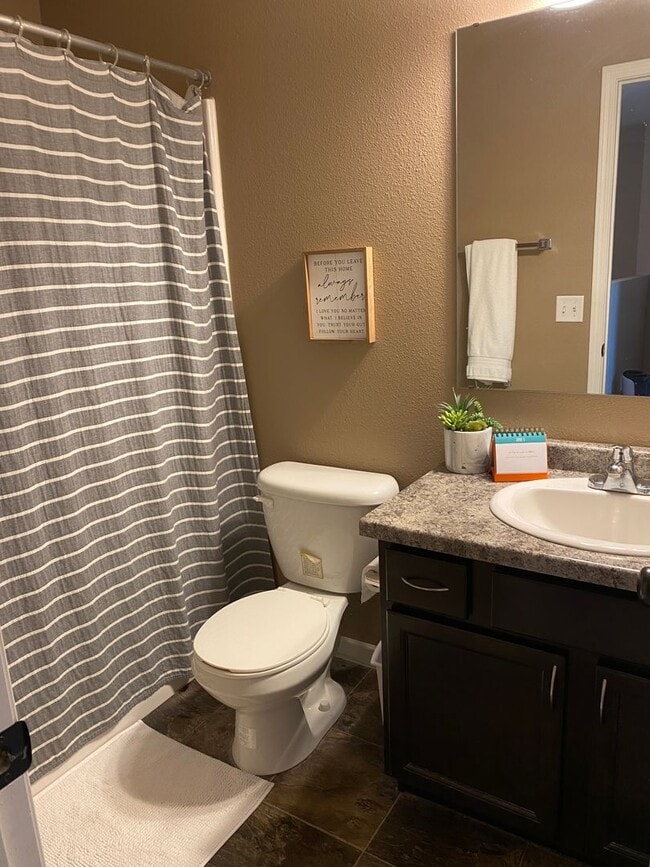 Photo - 3 bed 2.5 Bath Twin Home SORRY NO PETS!!