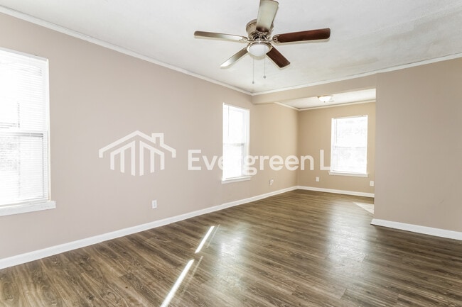 Photo - 1597 Michael St