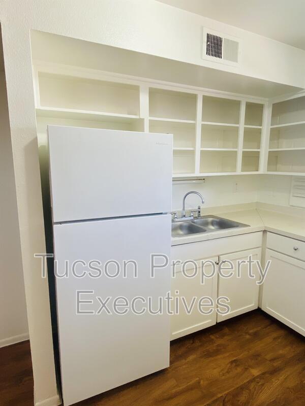 Photo - 5770 E 10th St