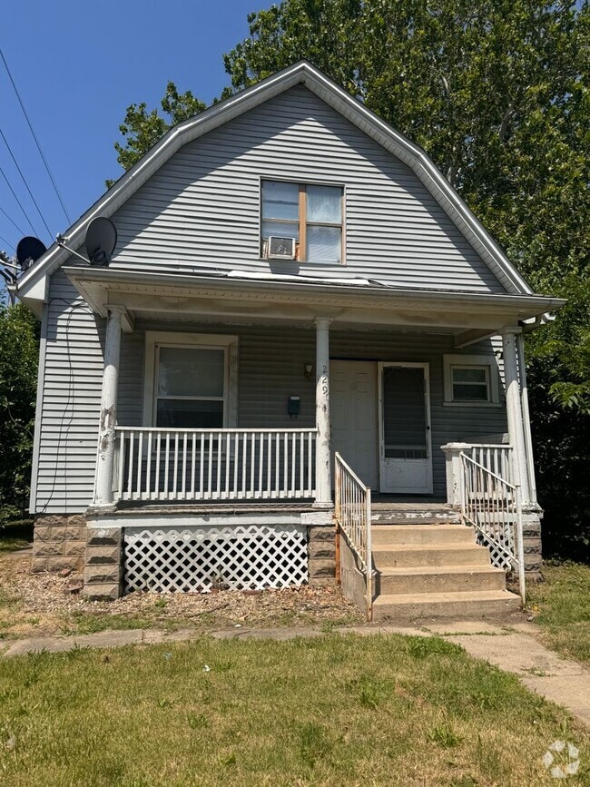 Building Photo - 3 bedroom 2 bathroom house. $1050.00